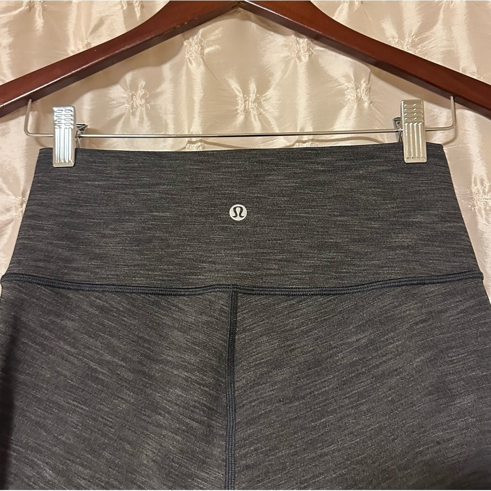 Lululemon Wunder Under Hi-Rise 7/8 Tight
Heathered Black Gray Leggings Luxtreme - Picture 5 of 15